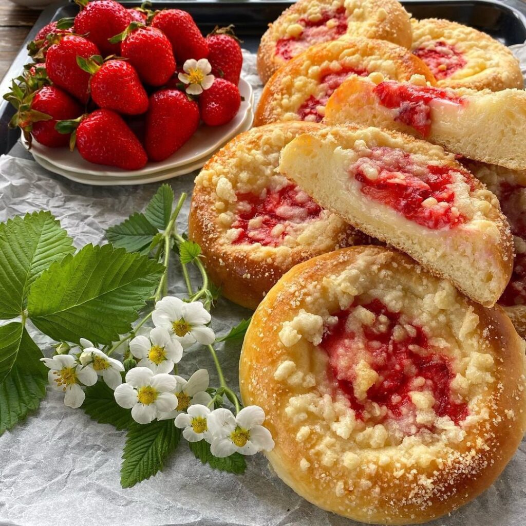 Baking delicious buns - cheesecakes Baking delicious buns